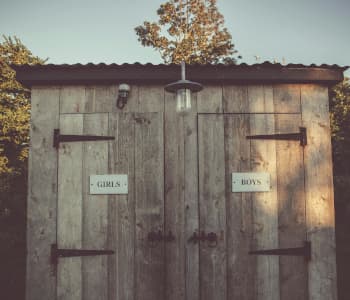 Gdzie ustawić toaletę przenośną? Praktyczny poradnik